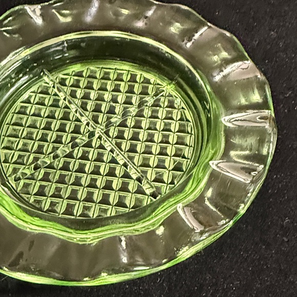 Vintage Uranium Green Glass 4” Coaster /  Condiment Dish - Picture 3 of 7